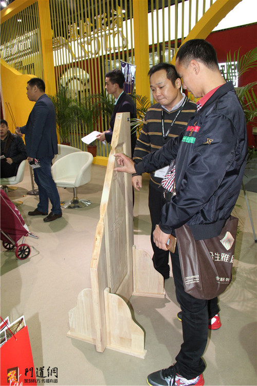 【廣州門(mén)博會(huì)】長(zhǎng)江創(chuàng)展原木門(mén)展館賓客盈門(mén)(圖3) 【廣州門(mén)博會(huì)】長(zhǎng)江創(chuàng)展原木門(mén)展館賓客盈門(mén)(圖3)