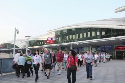 思明區(qū)鍛造國際知名旅游會展城區(qū)(圖1) 建發(fā)國旅帶領(lǐng)國外游客游覽廈門