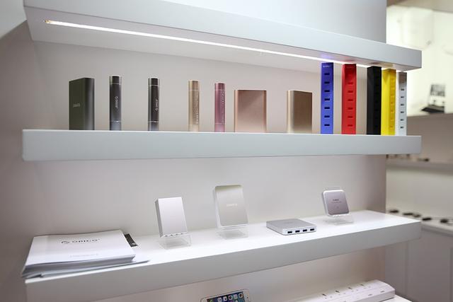 ORICO攜諸多Type-C Hub新品亮相環(huán)球電子展(圖3) 多接口桌面式智能充電產(chǎn)品