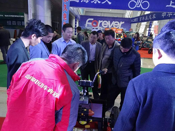 2016第11屆格益中國(guó)新能源電動(dòng)車(chē)展覽會(huì)(圖4) 2016第11屆格益中國(guó)新能源電動(dòng)車(chē)展覽會(huì)(圖4)